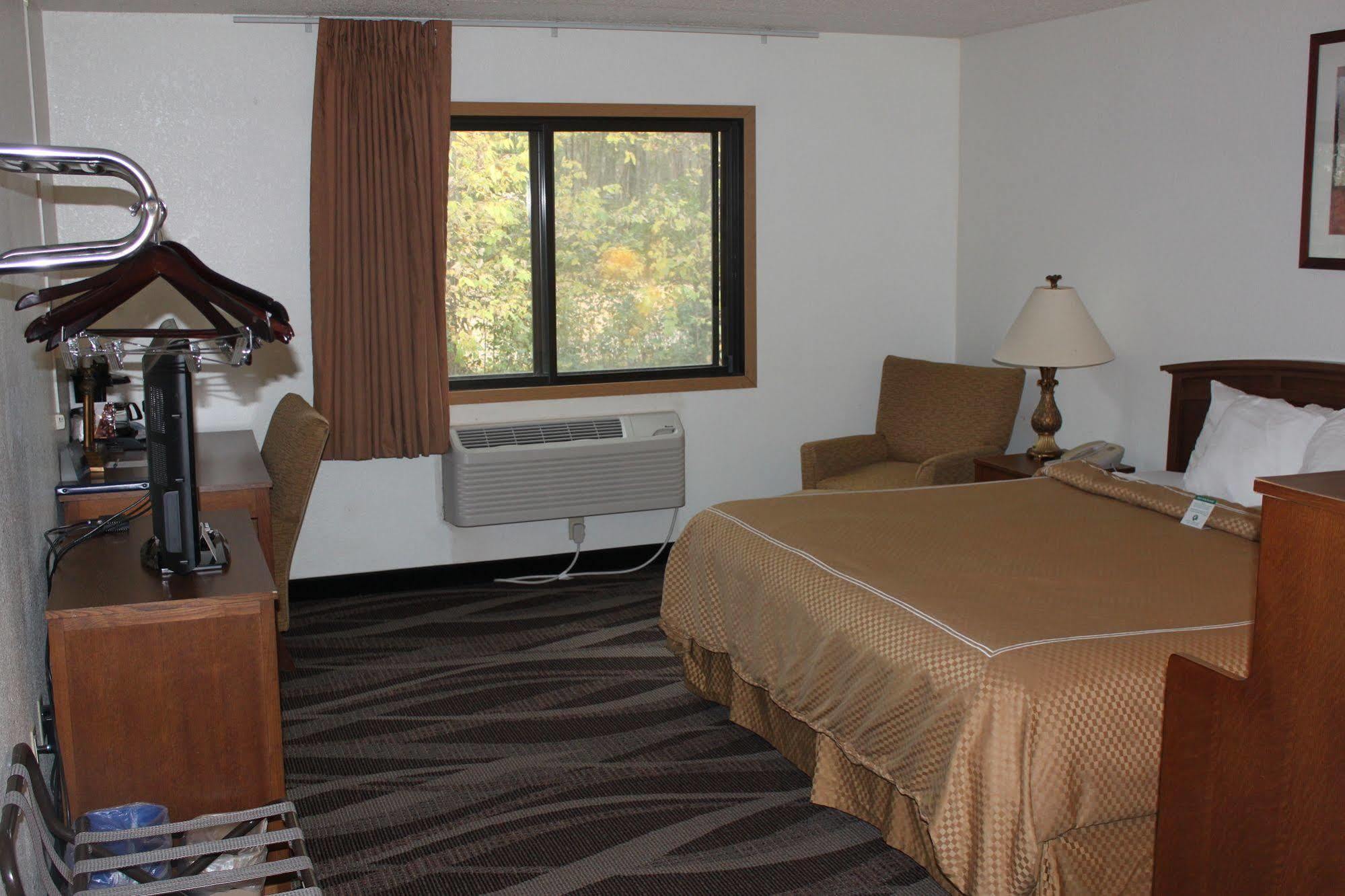 Boarders Inn And Suites By Cobblestone Hotels - Ripon Exterior foto
