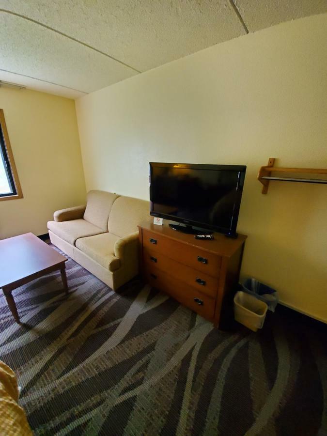 Boarders Inn And Suites By Cobblestone Hotels - Ripon Exterior foto
